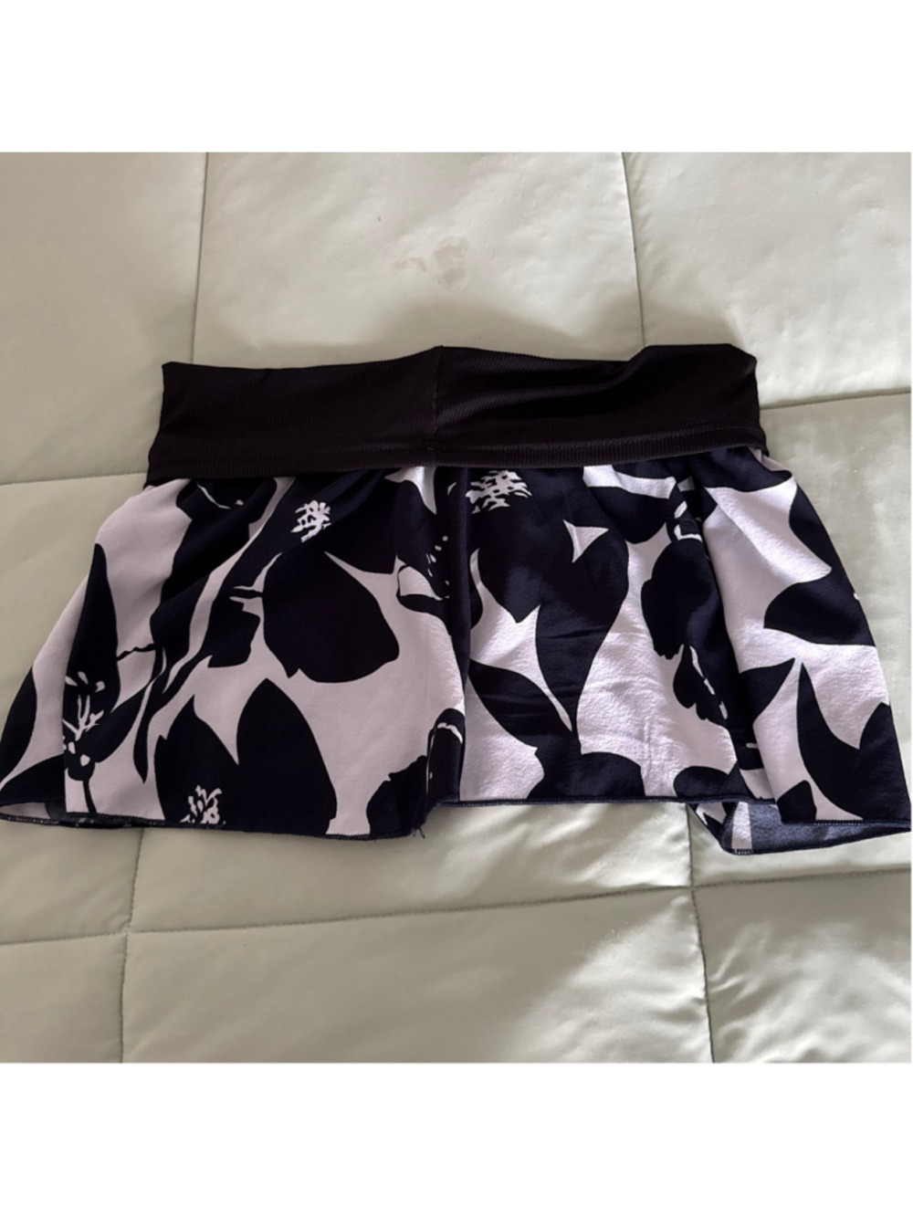 #0231 - Women's SHEIN Black & White Floral Mini Skirt Size L